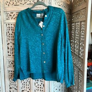 Long sleeve tropical turquoise 82% silk with its original tags.